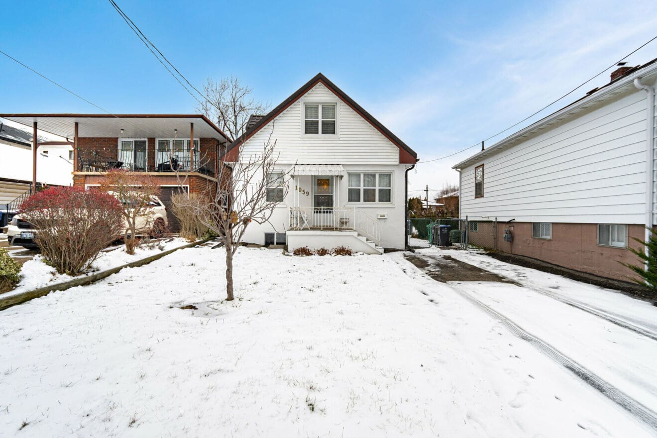 1059 Westmount Ave, Mississauga