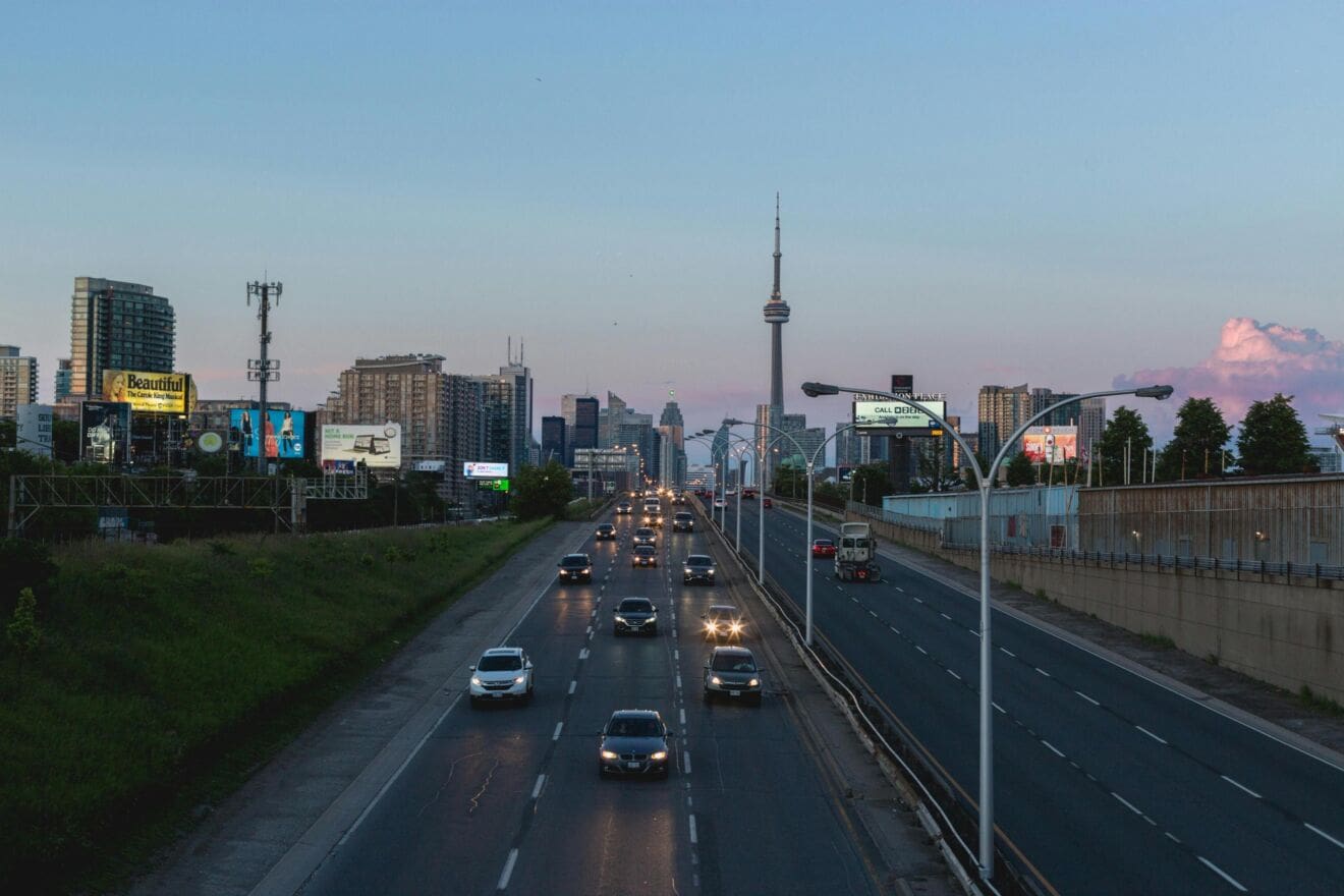 Should You Move to Oakville if You Work in Toronto?